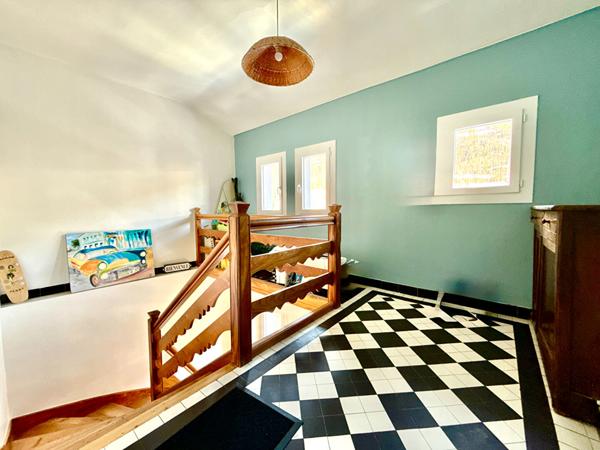 A VENDRE : GRANDE MAISON FAMILIALE AVEC APPARTEMENT LOUÉ ET STUDIO INDÉPENDANT