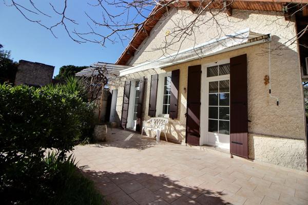 BEAUMONT/PLATEAU. Maison de plain-pied avec garage sur 650 m² de terrain.