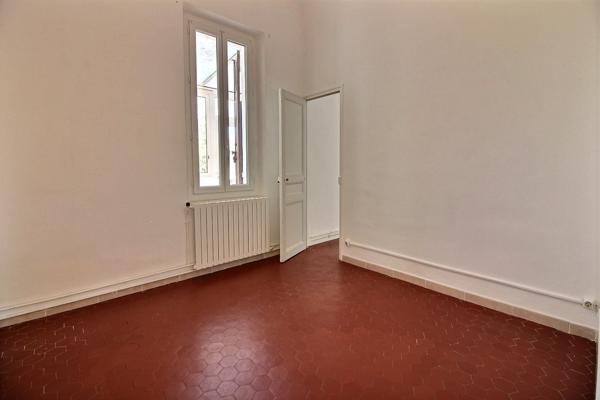 BEAUMONT/PLATEAU. Maison de plain-pied avec garage sur 650 m² de terrain.