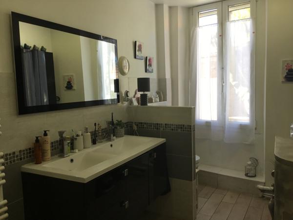 Garéoult (83136) Grande maison de village 5 pièces en parfait état