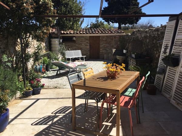 Garéoult (83136) Grande maison de village 5 pièces en parfait état