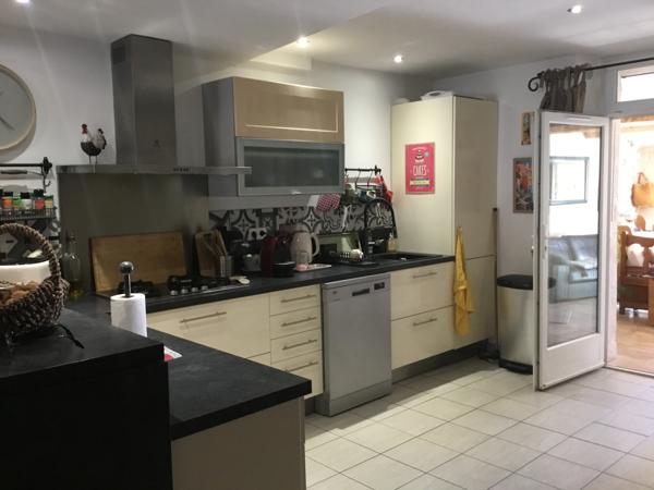 Garéoult (83136) Grande maison de village 5 pièces en parfait état