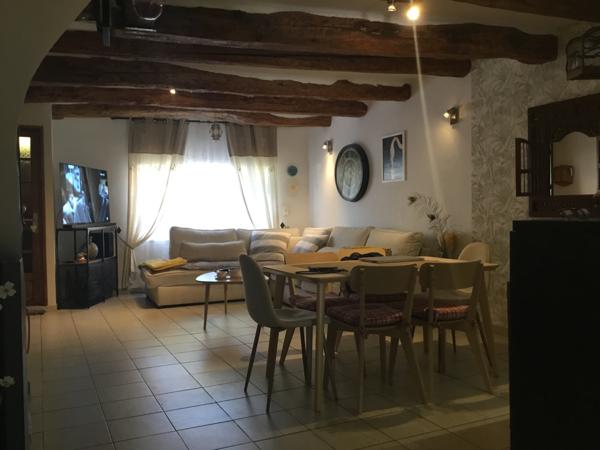 Garéoult (83136) Grande maison de village 5 pièces en parfait état