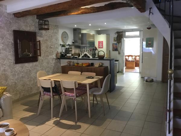 Garéoult (83136) Grande maison de village 5 pièces en parfait état