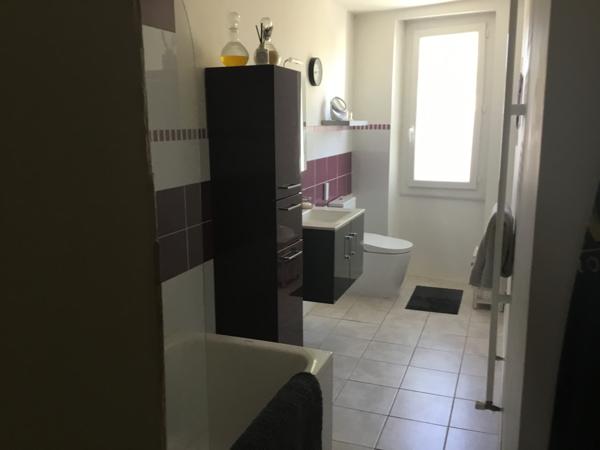 Garéoult (83136) Grande maison de village 5 pièces en parfait état