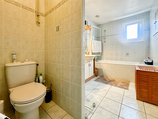 À VENDRE Maison familiale avec jardin et piscine à Vert-Saint-Denis