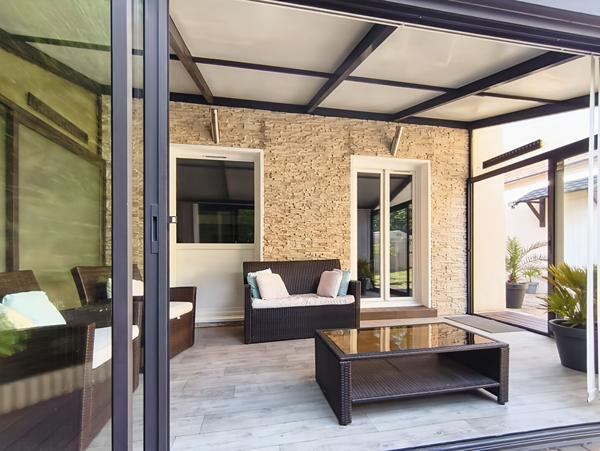 À VENDRE Maison familiale avec jardin et piscine à Vert-Saint-Denis