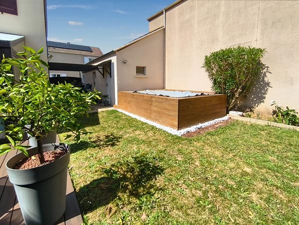 À VENDRE Maison familiale avec jardin et piscine à Vert-Saint-Denis