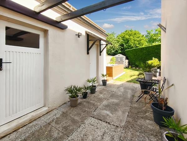 À VENDRE Maison familiale avec jardin et piscine à Vert-Saint-Denis
