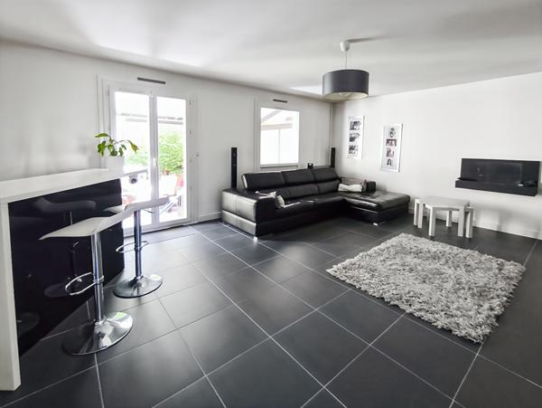 À VENDRE Maison familiale avec jardin et piscine à Vert-Saint-Denis