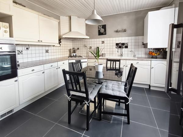 À VENDRE Maison familiale avec jardin et piscine à Vert-Saint-Denis