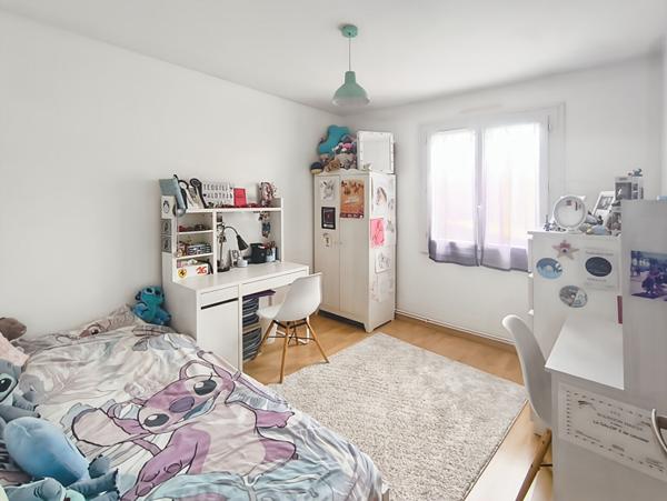 À VENDRE Maison familiale avec jardin et piscine à Vert-Saint-Denis