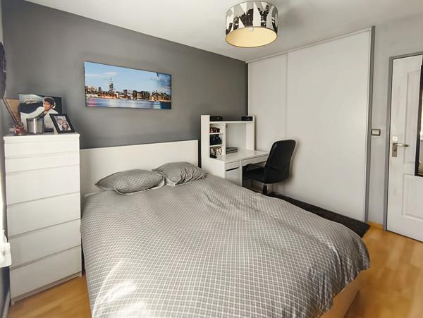 À VENDRE Maison familiale avec jardin et piscine à Vert-Saint-Denis