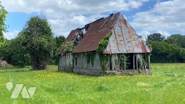 SAINT LEGER DE ROTES Petite corp de ferme à restaurer