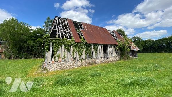 SAINT LEGER DE ROTES Petite corp de ferme à restaurer