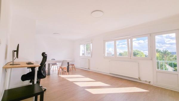 Beau T3 rénové 70 m² - Dernier étage à Florange