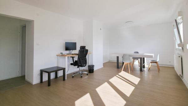 Beau T3 rénové 70 m² - Dernier étage à Florange
