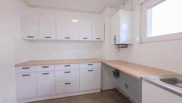 Beau T3 rénové 70 m² - Dernier étage à Florange
