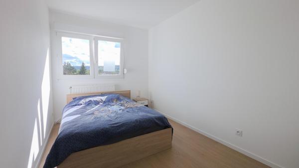 Beau T3 rénové 70 m² - Dernier étage à Florange