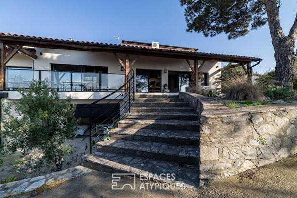 Propriété d’exception: villa contemporaine, les pieds dans l’eau