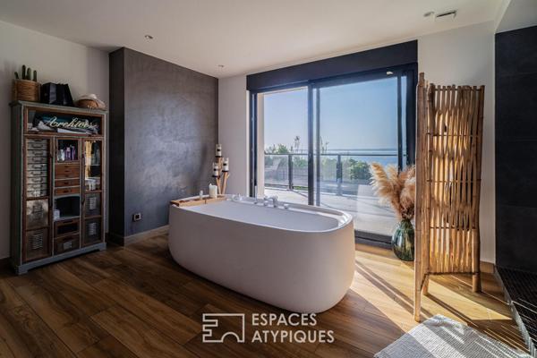 Propriété d’exception: villa contemporaine, les pieds dans l’eau