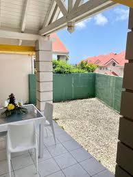 Moule (97160) À vendre - Villa mitoyenne au Moule avec locataire en place