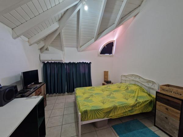 Moule (97160) À vendre - Villa mitoyenne au Moule avec locataire en place