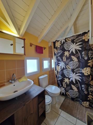 Moule (97160) À vendre - Villa mitoyenne au Moule avec locataire en place