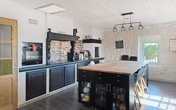 Maison à vendre    6 pièces • 200 m2 Caumont-sur-Durance