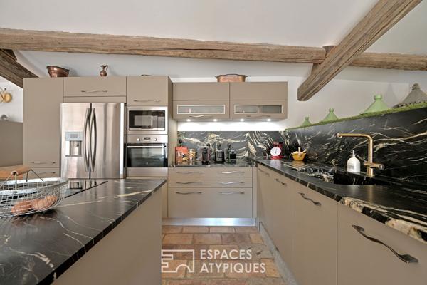 Esprit loft dans un ancien chai avec jardin et piscine à 20 min d’Uzès