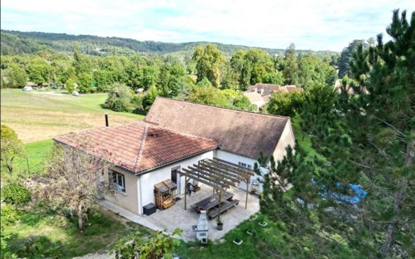 Le Bugue maison de 111 m² de plain pied entièrement rénovée
