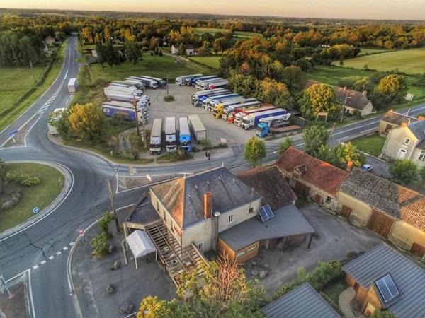 AXE CHATEAUROUX LIMOGES - MURS COMMERCIAUX HOTEL BAR RESTAURANT avec LOGEMENT