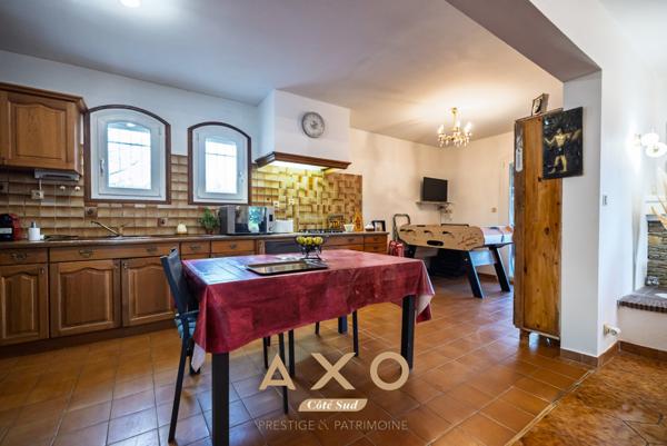 EXCLUSIVITE - OLLIOULES - VILLA  T6 - 136 M2 - TERRAIN 739 M2 - Double garage - 735 000 