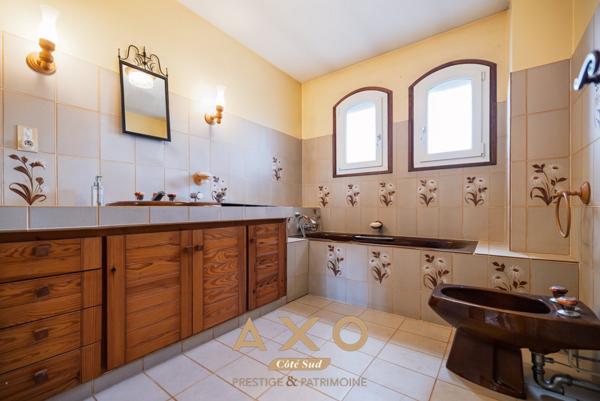 EXCLUSIVITE - OLLIOULES - VILLA  T6 - 136 M2 - TERRAIN 739 M2 - Double garage - 735 000 