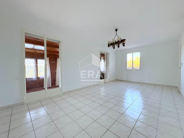 A VENDRE 84240 LA TOUR D'AIGUES MAISON PLAIN PIED TYPE 4 PIECES D'ENVIRON  83M² SUR UN TERRAIN DETACHABLE DE 2800M² AVEC GARAGE