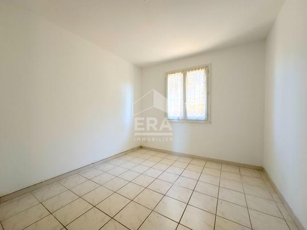 A VENDRE 84240 LA TOUR D'AIGUES MAISON PLAIN PIED TYPE 4 PIECES D'ENVIRON  83M² SUR UN TERRAIN DETACHABLE DE 2800M² AVEC GARAGE
