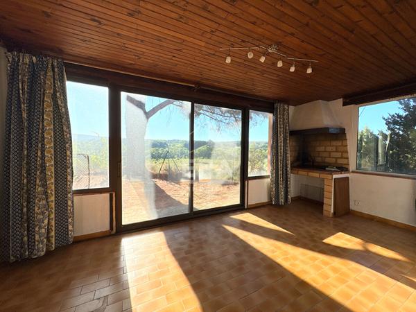 A VENDRE 84240 LA TOUR D'AIGUES MAISON PLAIN PIED TYPE 4 PIECES D'ENVIRON  83M² SUR UN TERRAIN DETACHABLE DE 2800M² AVEC GARAGE