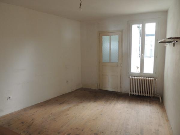 À vendre - Maison mitoyenne 2 côtés, 4 pièces située à Villefranche-de-Rouergue (12200)