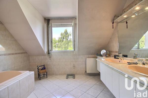 House for sale 6 rooms 150 m² Viry-Châtillon