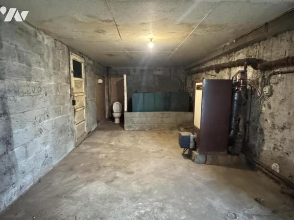 Maison à Donges avec nombreuses dépendances et grand terrain