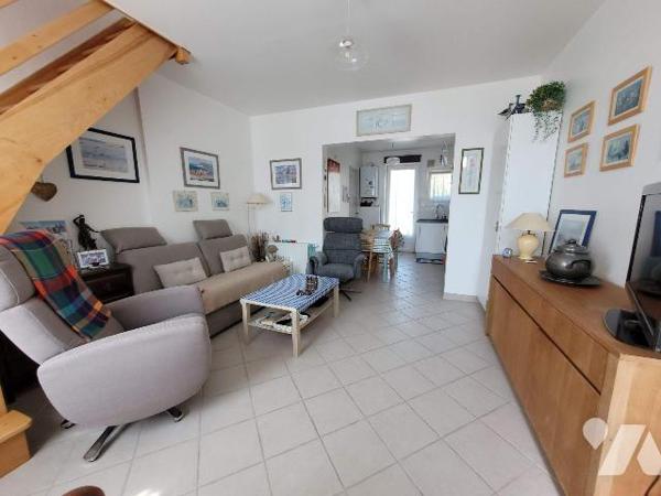 Proche du Dernier Sou, jolie petite maison de 51 m2 avec jardin et garage. 

Au rez-de-chauss...