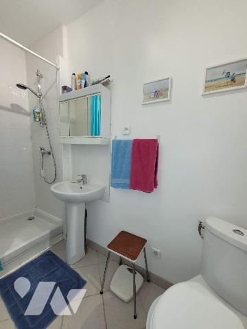 Proche du Dernier Sou, jolie petite maison de 51 m2 avec jardin et garage. 

Au rez-de-chauss...