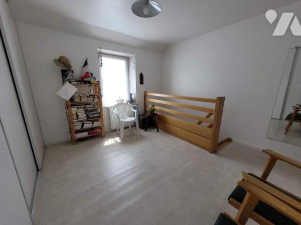 Proche du Dernier Sou, jolie petite maison de 51 m2 avec jardin et garage. 

Au rez-de-chauss...