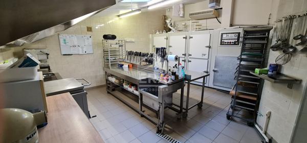 Vente MURS COMMERCIAUX - Entièrement équipé d'une cuisine professionnelle !