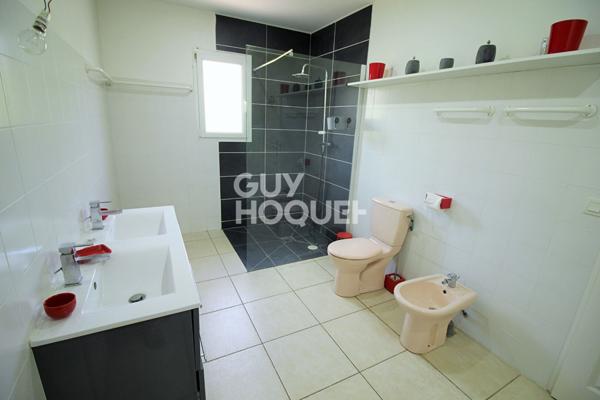 CLAIRA : maison T6 avec piscine (165 m²) à louer