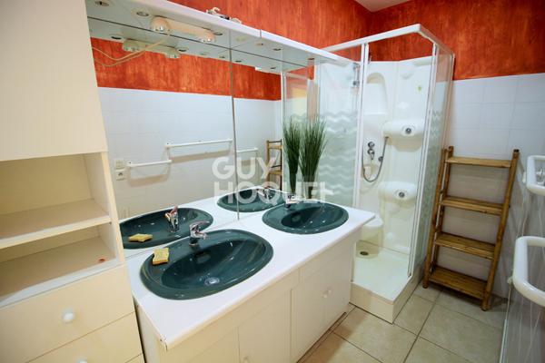 CLAIRA : maison T6 avec piscine (165 m²) à louer