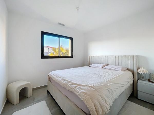 Villa neuve de type 4 avec piscine