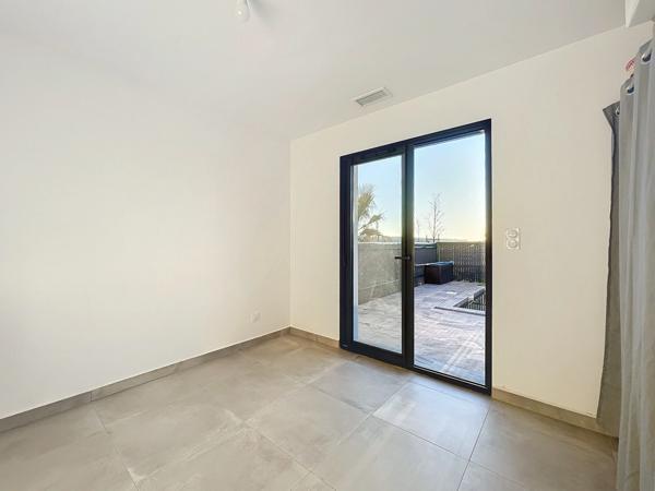 Villa neuve de type 4 avec piscine