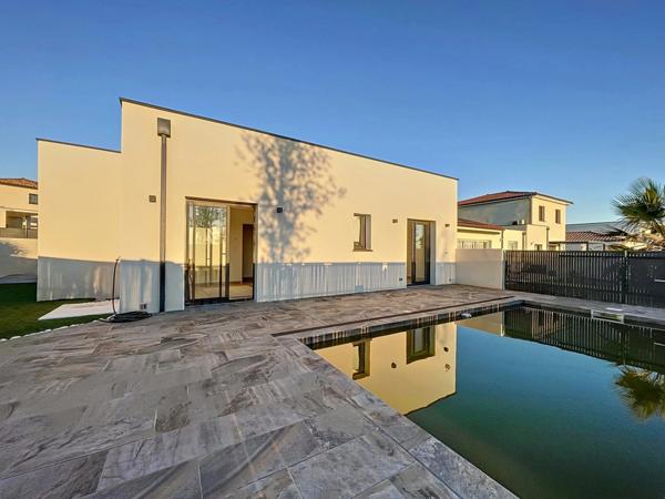 Villa neuve de type 4 avec piscine