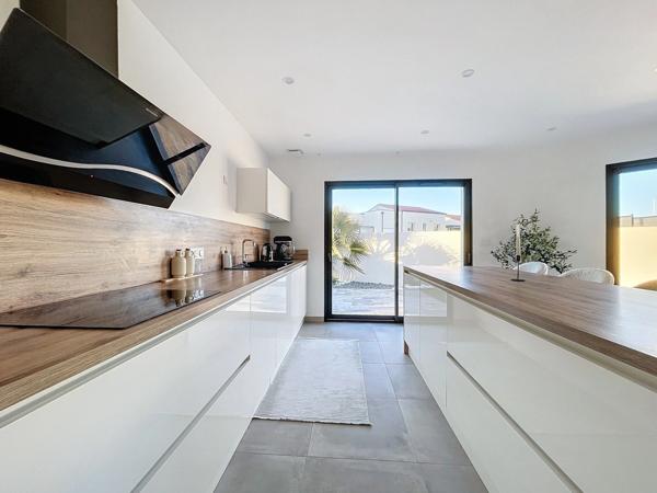 Villa neuve de type 4 avec piscine